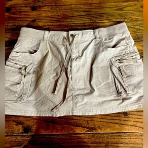 AMERICAN EAGLE Snappy Stretch High-Waisted Cargo Mini Skort~ Khaki Color